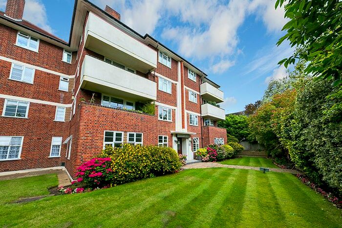 2 Bedroom Flat To Rent In Sheen Court Road, Richmond, TW10