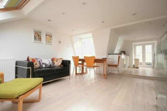 3 Bedroom Flat To Rent In Musard Road, London, W6