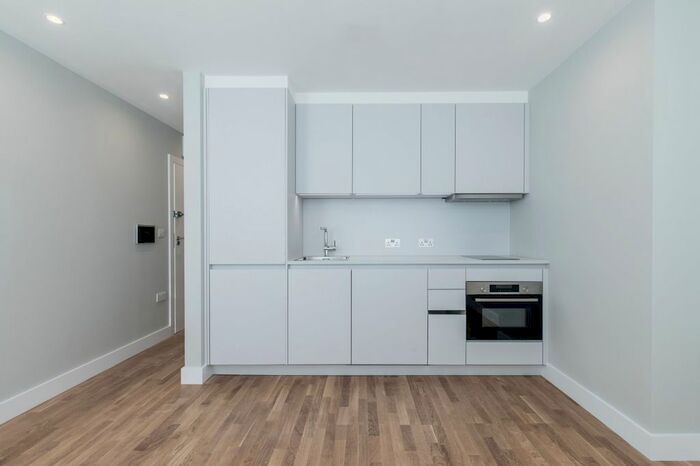 Studio To Rent In Dennington Park Road, London, NW6