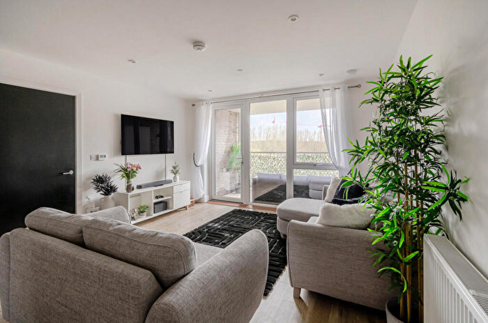 2 Bedroom Apartment For Sale In Armstrong Road, Littlemore, Oxford, OX4