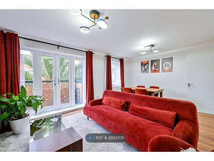 2 Bedroom Flat To Rent In Holywell Close, London, SE16