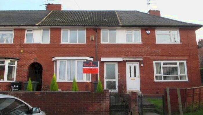 3 Bedroom Town House To Rent In Broom Garth, Leeds, LS10