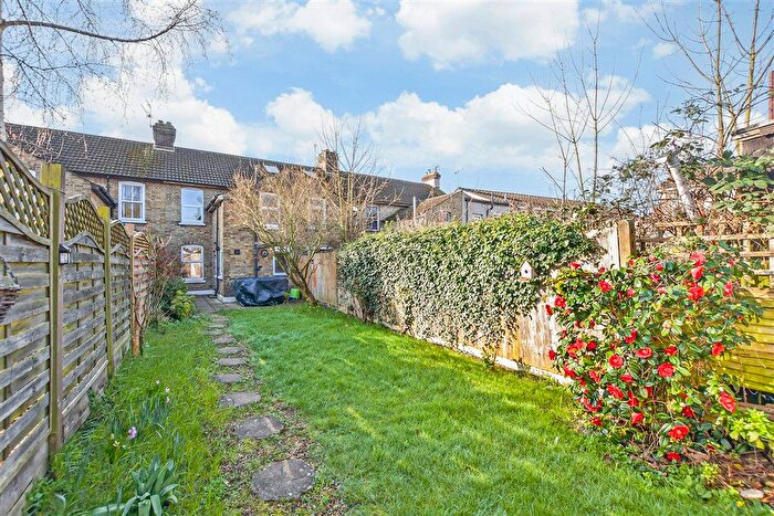 2 Bedroom Terraced House For Sale In Heath Road, Maidstone, Kent, ME16