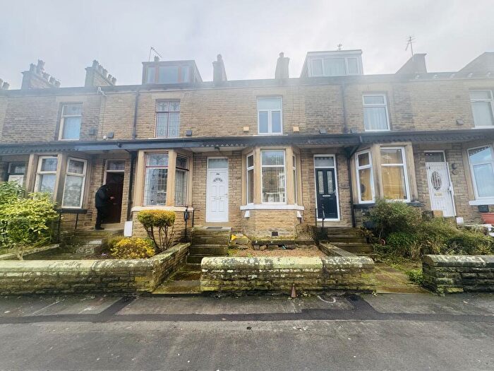 3 Bedroom House To Rent In Lister Avenue, Bradford, BD4