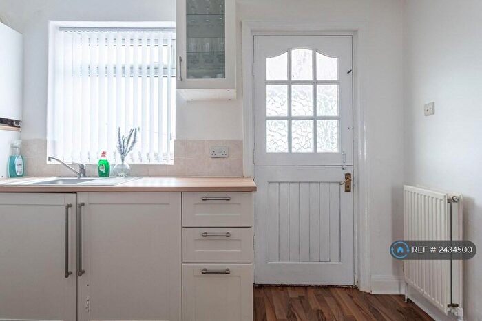 4 Bedroom Terraced House To Rent In Brompton Row, Leeds, LS11