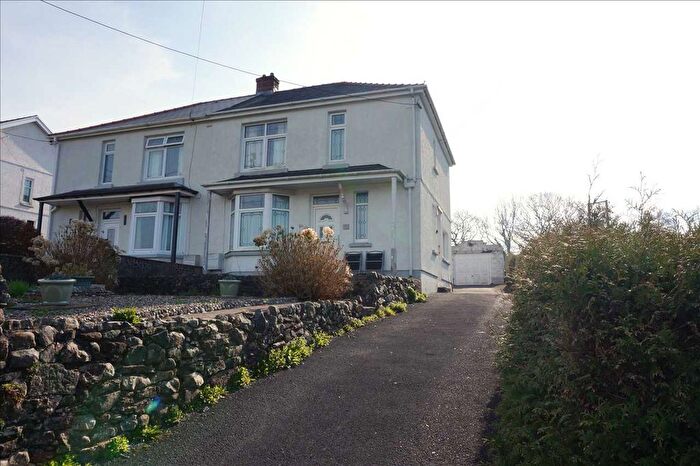 3 Bedroom Semi-Detached House For Sale In Kings Road, Llandybie, Ammanford, SA18