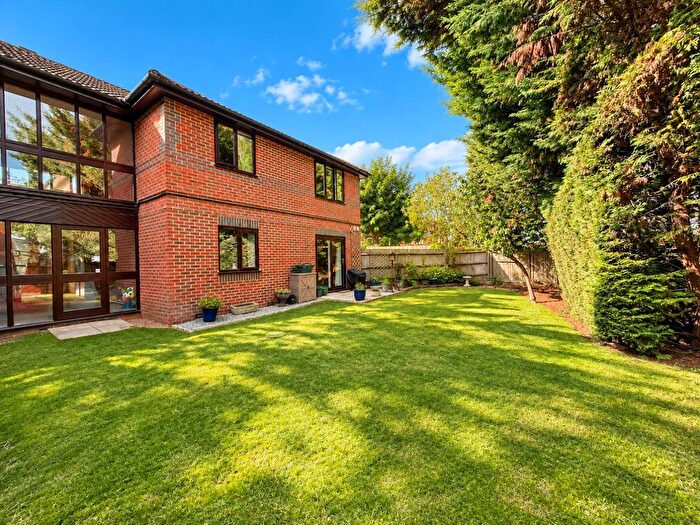 1 Bedroom Property For Sale In The Doultons, Staines-Upon-Thames, TW18