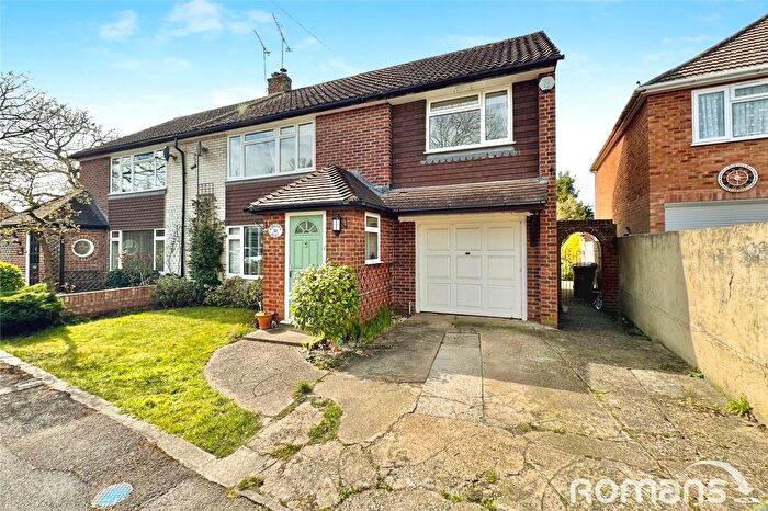 4 Bedroom Semi Detached House For Sale In St. Johns Road, Sandhurst, Berkshire, GU47
