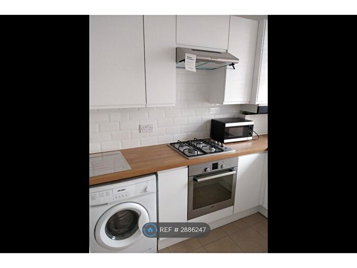 2 Bedroom Flat To Rent In Shenley Road, Borehamwood, WD6