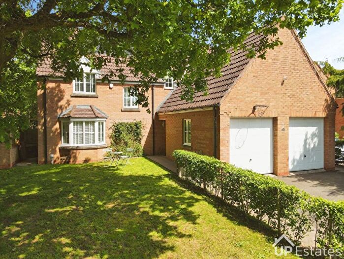 4 Bedroom Detached House For Sale In Durrell Drive, Cawston, Rugby, CV22