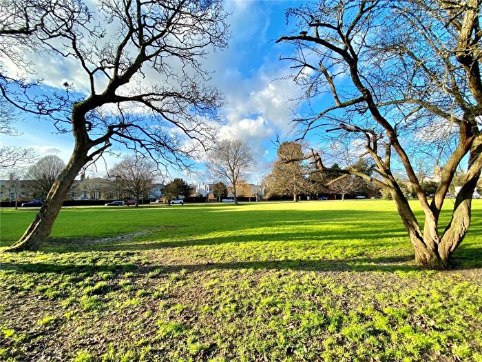 1 Bedroom Flat For Sale In Lansdown Crescent, Cheltenham, Gloucestershire, GL50