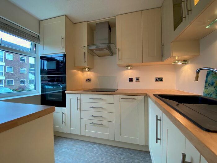 2 Bedroom Flat To Rent In Kay Brow, Ramsbottom, BL0