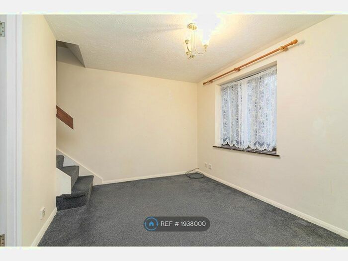 1 Bedroom Detached House To Rent In Gibson Road, Dagenham, RM8