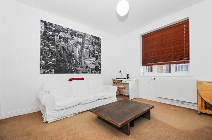 Apartment To Rent In Belsize Grove, London, NW3