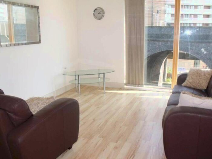 2 Bedroom Flat To Rent In Water Street, Castlefield, M3