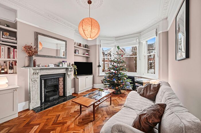 2 Bedroom Flat For Sale In Oakhurst Grove, London, SE22