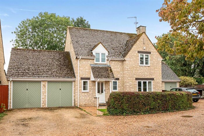 4 Bedroom Detached House For Sale In Littlebrook Meadow, Shipton-Under-Wychwood, Chipping Norton, OX7