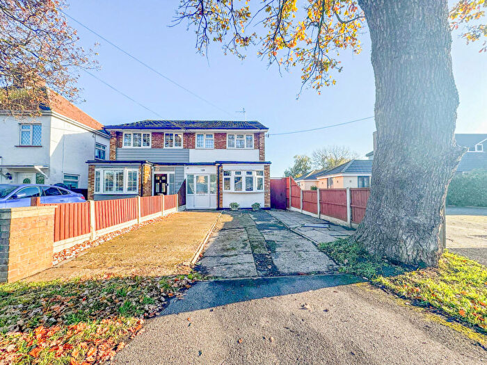 3 Bedroom Semi Detached House For Sale In Plumberow Avenue, Hockley, SS5