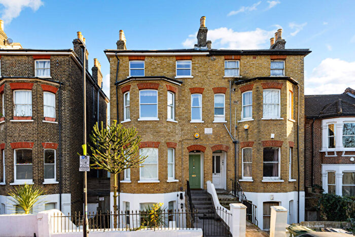 5 Bedroom Semi Detached House For Sale In Avenue Park Road, London, SE27