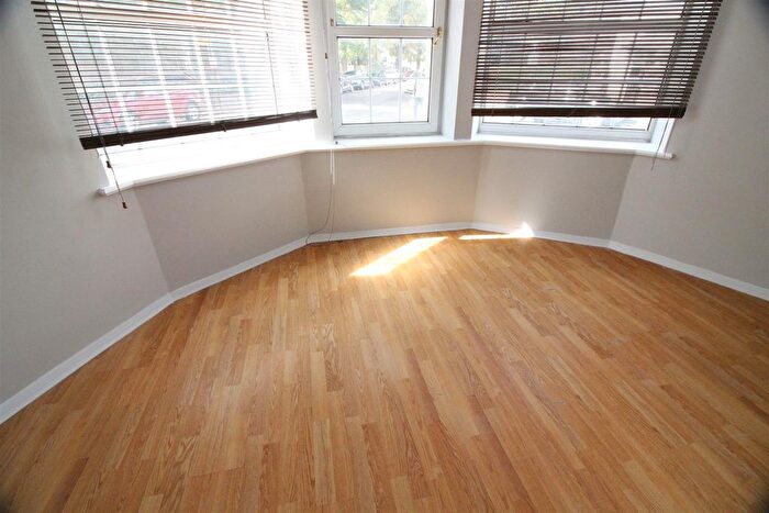 3 Bedroom Flat To Rent In Clifton Road, Isleworth, TW7