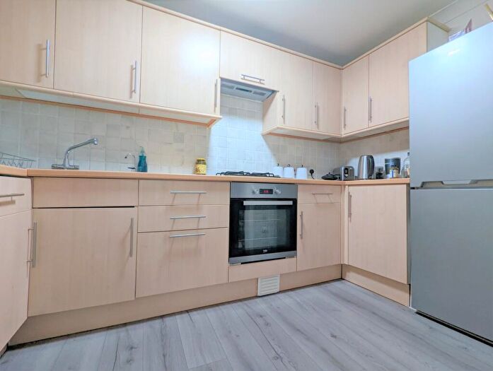 2 Bedroom Apartment To Rent In Chase Road, Southgate, N14