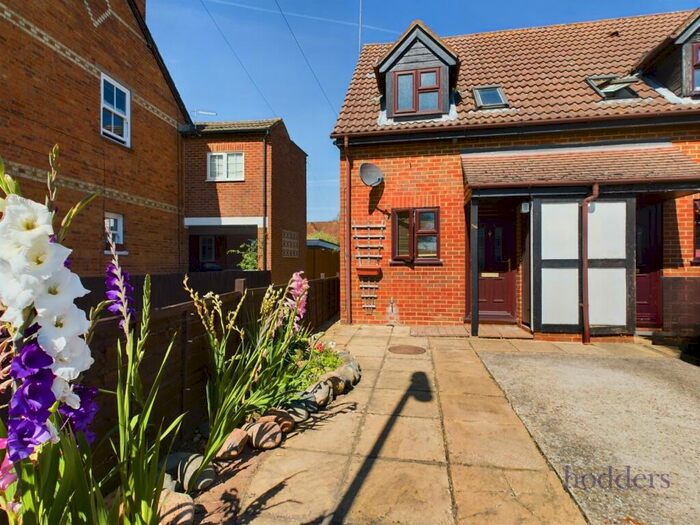 2 Bedroom House To Rent In Surrey, KT16