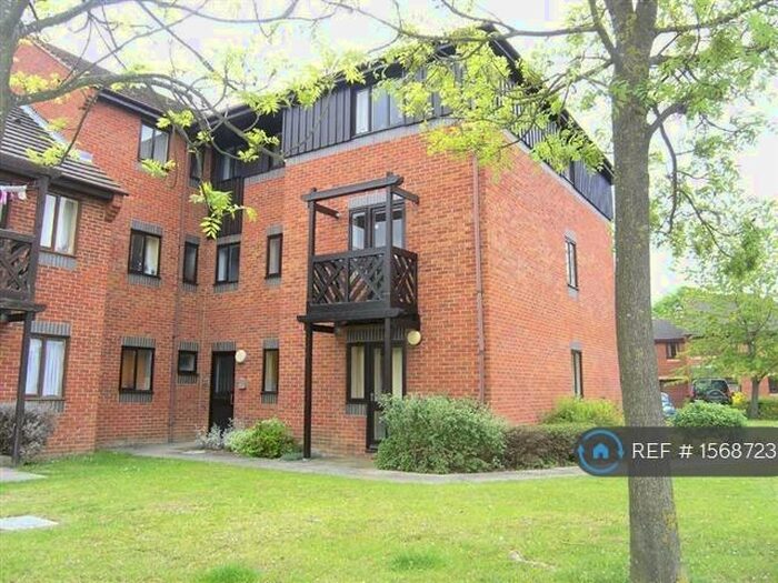 2 Bedroom Flat To Rent In Roebuck Court, Didcot, OX11