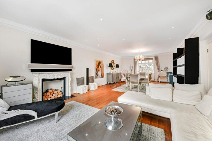 3 Bedroom Flat To Rent In Fitzjohns Avenue, Hampstead, NW3