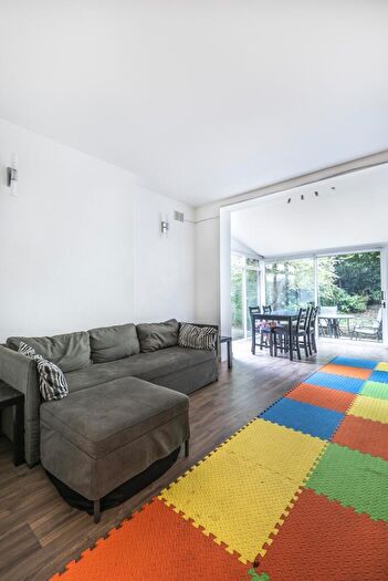 2 Bedroom Apartment To Rent In Cavendish Avenue, Finchley, N3