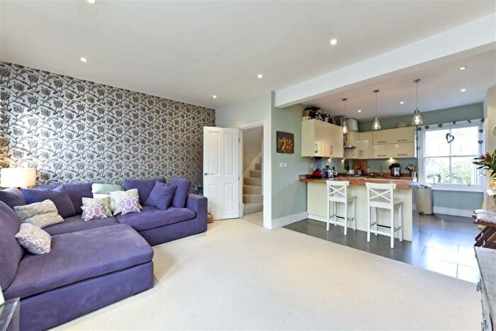 2 Bedroom Flat For Sale In Rosenau Road, SW11