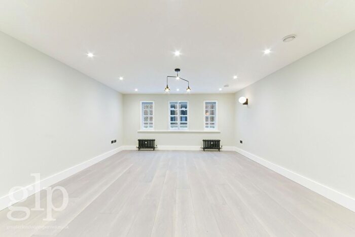 Studio To Rent In Beak Street, London, Greater London, Soho, W1F