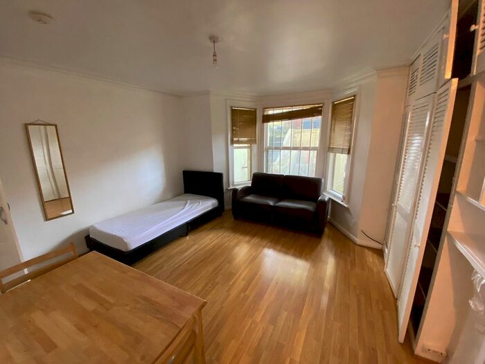 Studio To Rent In Chippenham Road, Maida Vale London, W9