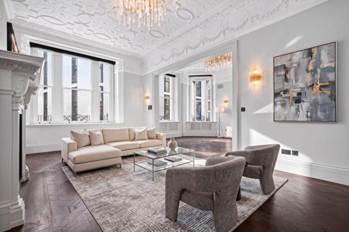 4 Bedroom Flat To Rent In Wellington Court, London, SW1X