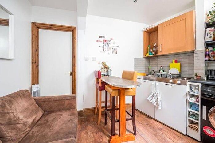 2 Bedroom Semi-Detached House To Rent In Aldersgate Street, London, Greater London, EC1A
