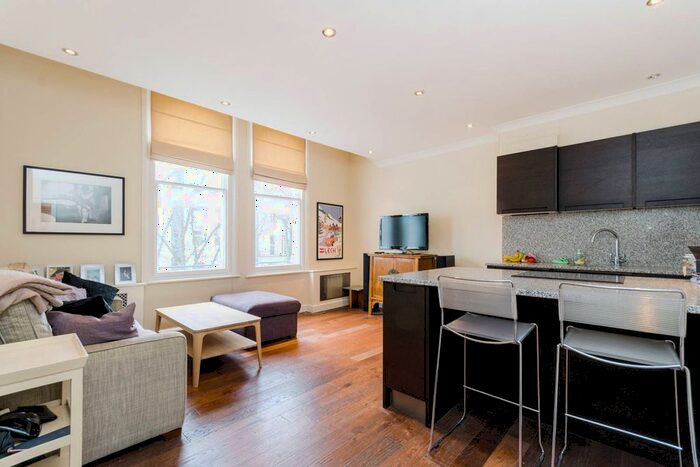 1 Bedroom Flat For Sale In Pembridge Crescent, Notting Hill Gate, London, W11