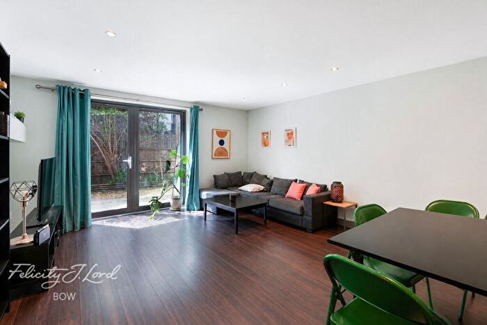 3 Bedroom Apartment For Sale In Axio Way, London, E3