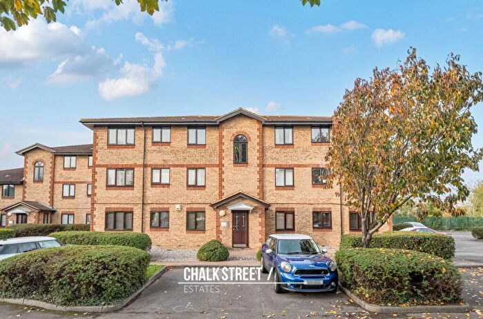 2 Bedroom Flat For Sale In Hutchins Close, Hornchurch, RM12