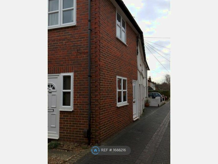 1 Bedroom Flat To Rent In Stokefields, Guildford, GU1