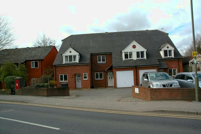 3 Bedroom House To Rent In Bedroom Terraced House In Godalming, GU7