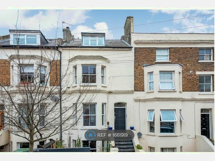 2 Bedroom Flat To Rent In Camden Hill Road, London, SE19