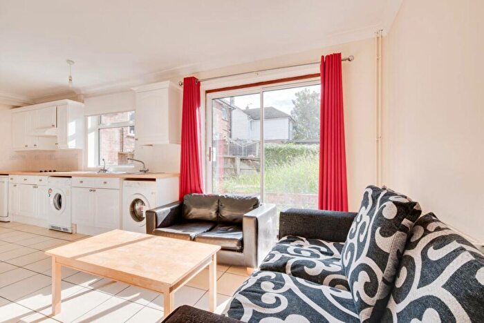 6 Bedroom House To Rent In Kent Avenue, Canterbury, CT1