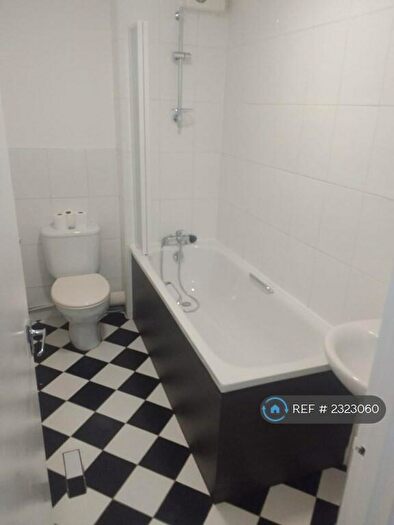 1 Bedroom Flat To Rent In Westfield Park, Pinner, HA5