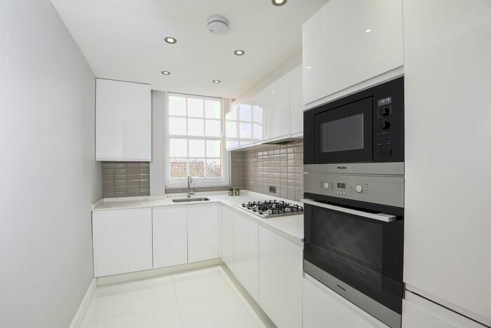 3 Bedroom Flat To Rent In Circus Road, London, NW8