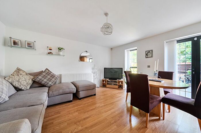 1 Bedroom Flat For Sale In The Crescent, Sidcup, DA14