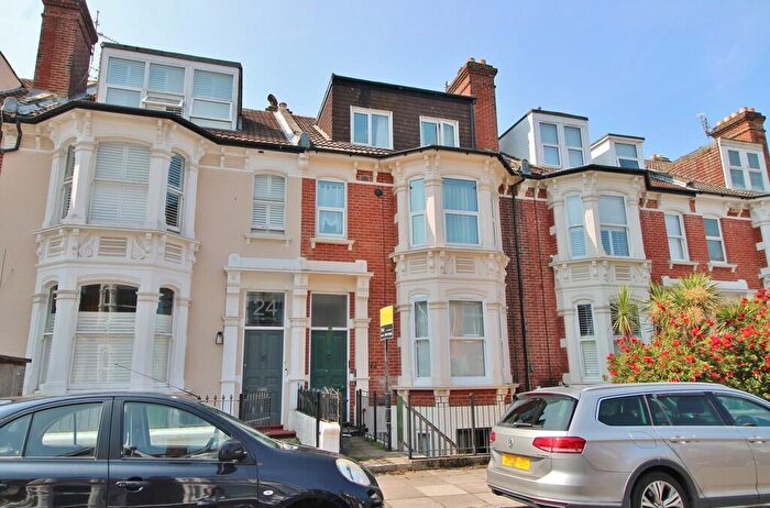 2 Bedroom Flat For Sale In Whitwell Road, Southsea, PO4