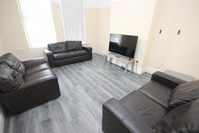 7 Bedroom Terraced House To Rent In Hawarden Avenue, L17