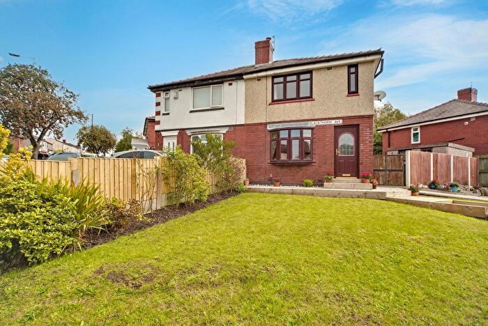 3 Bedroom Semi-Detached House For Sale In Blackthorn Avenue, Wigan, WN6