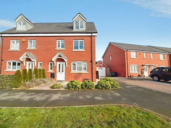 4 Bedroom Semi Detached House For Sale In Anslow Road, Wellesbourne, Warwick, CV35