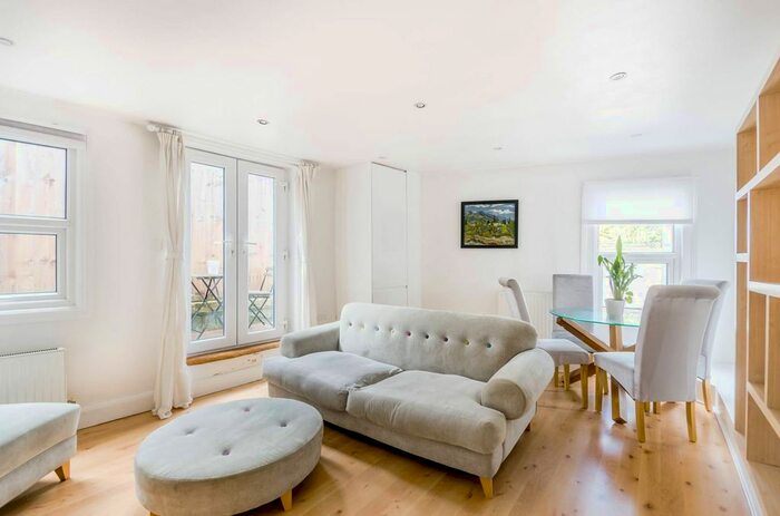 2 Bedroom Flat To Rent In Balham High Road, Balham, London, SW12