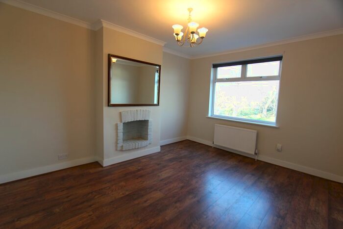 2 Bedroom Flat To Rent In Lincoln Road, Enfield, EN1